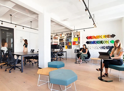 穆氏温哥华办公室空间装建设计使用哪种方式做的呢？